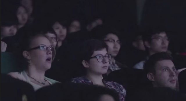 Síri csend és döbbenet a Hong kongi MCL moziban